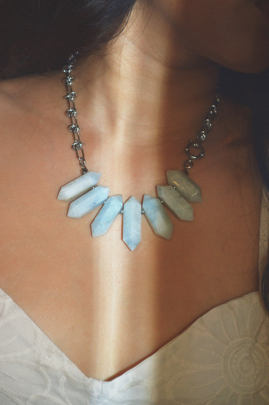 7 White Moonstones Statement Necklace (Silver)