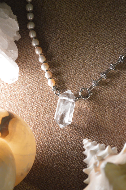 Fresh Quartz & Knots Necklace