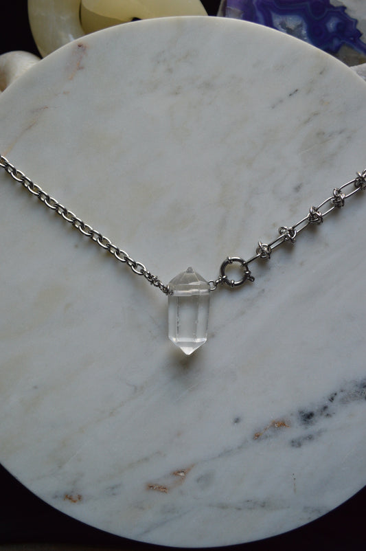 Delta Quartz & Knots Necklace