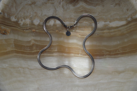 18" Heroine's Bone Necklace