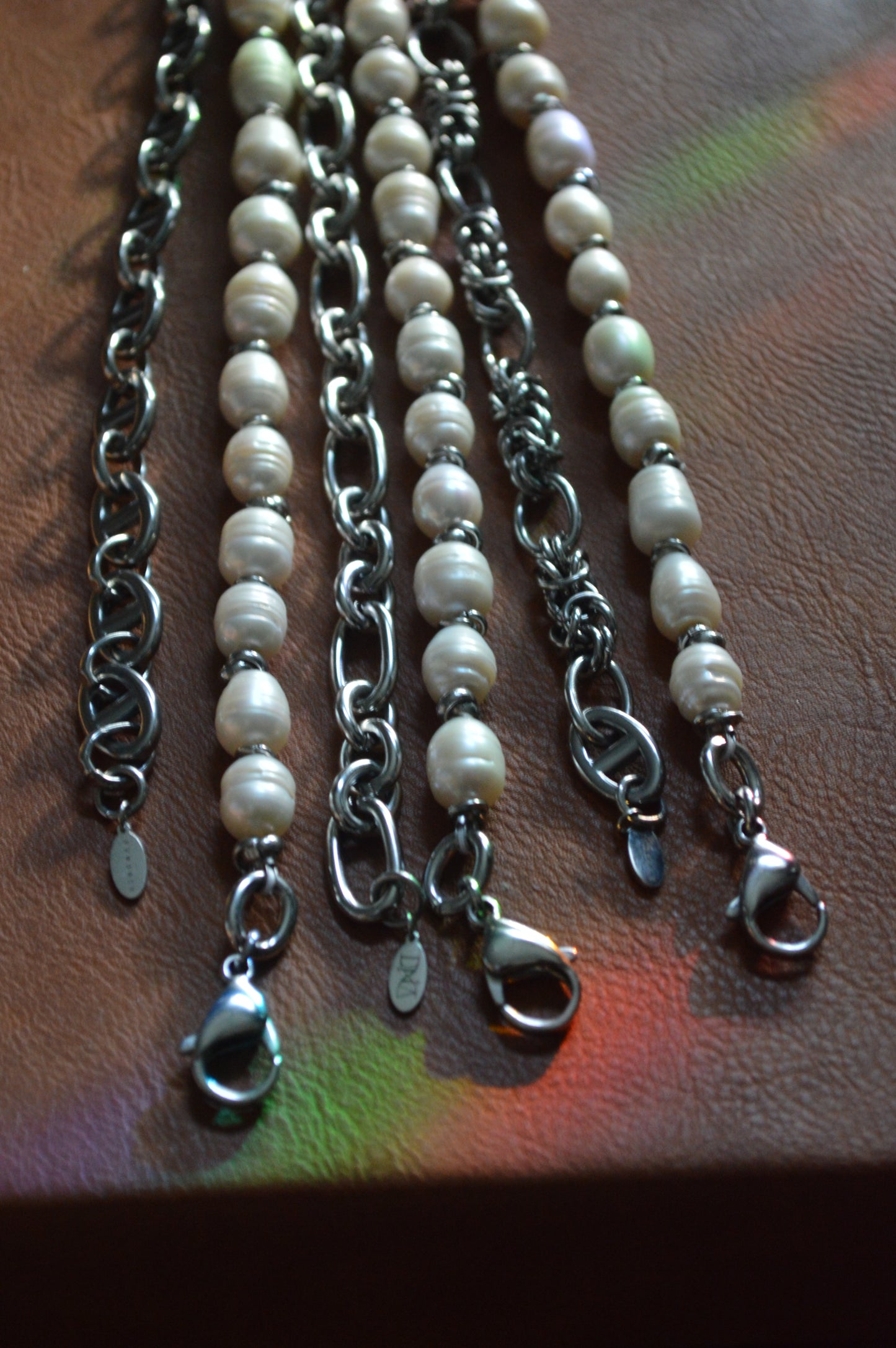 18" Shackle's Freshwater Pearls Necklace