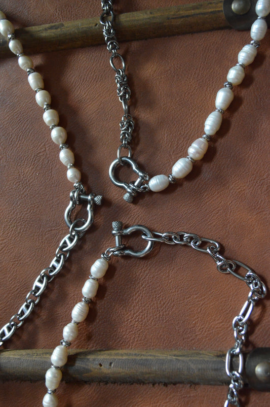 18" Shackle's Freshwater Pearls Necklace