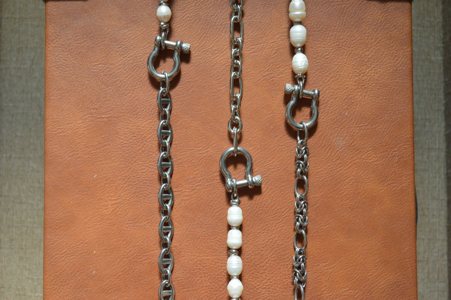 18" Shackle's Freshwater Pearls Necklace